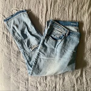 Old Navy Boyfriend Distressed Capri Jeans